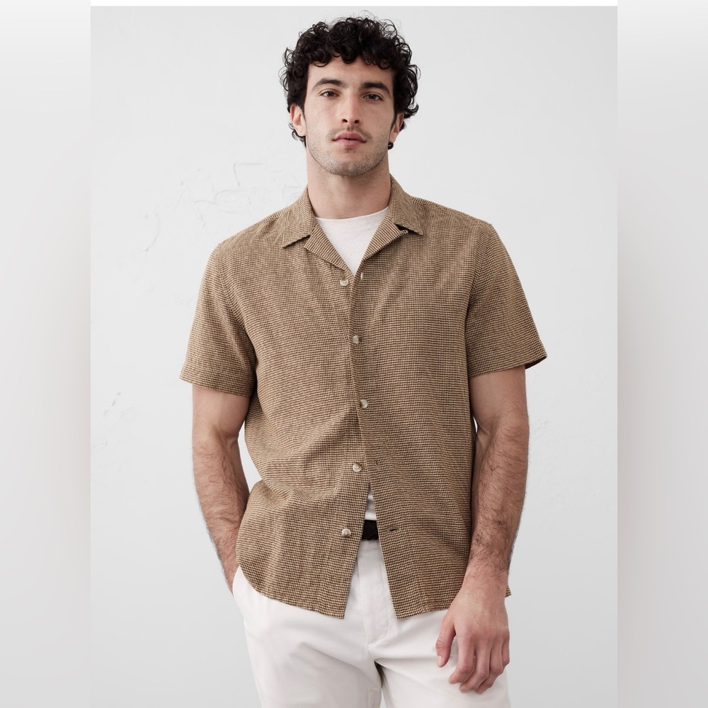 Banana Republic Textured Button Up Shirt